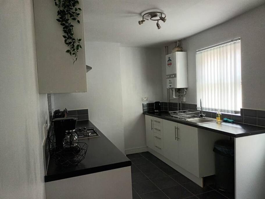 Antonio Str Liverpool 6 Beds Exterior foto