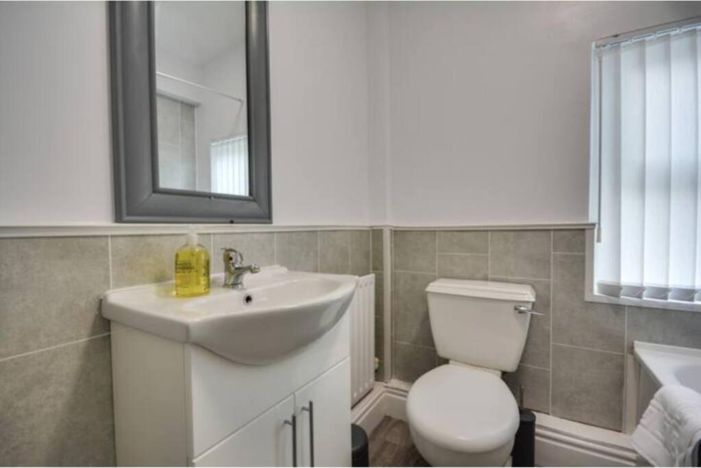Antonio Str Liverpool 6 Beds Exterior foto